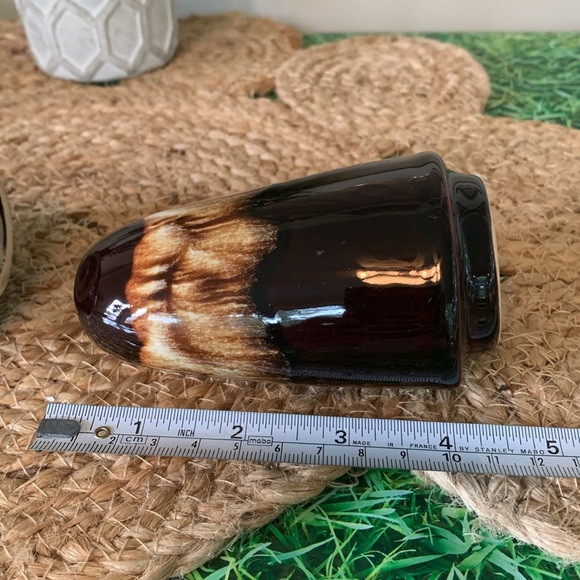 Vintage stoneware pottery, Brown Drip Glaze Salt & Pepper Shaker set, EUC - Picture 7 of 7